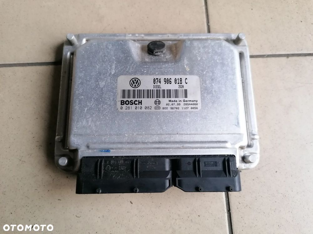 KOMPUTER STEROWNIK VW 2.5 TDI  102 KM0281010082 074906018C