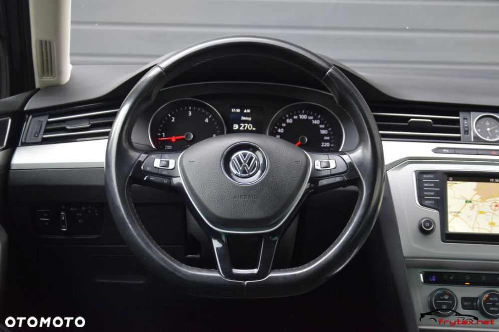 Volkswagen Passat - 31