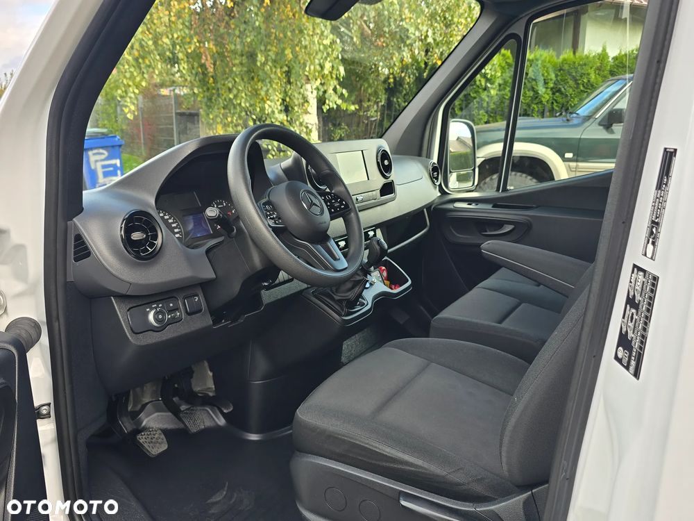 Mercedes-Benz Sprinter - 16