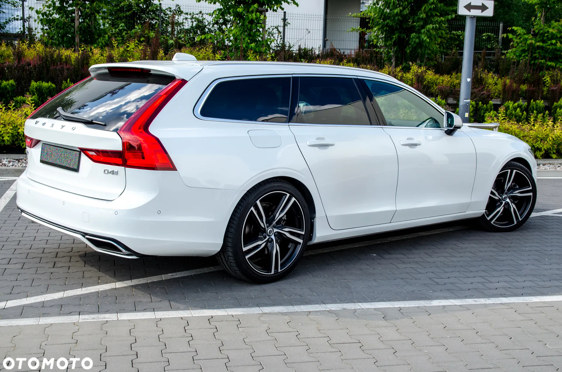 Volvo V90 D4 Geartronic R Design - 4