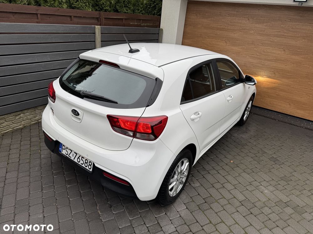 Kia Rio 1.2 L - 12