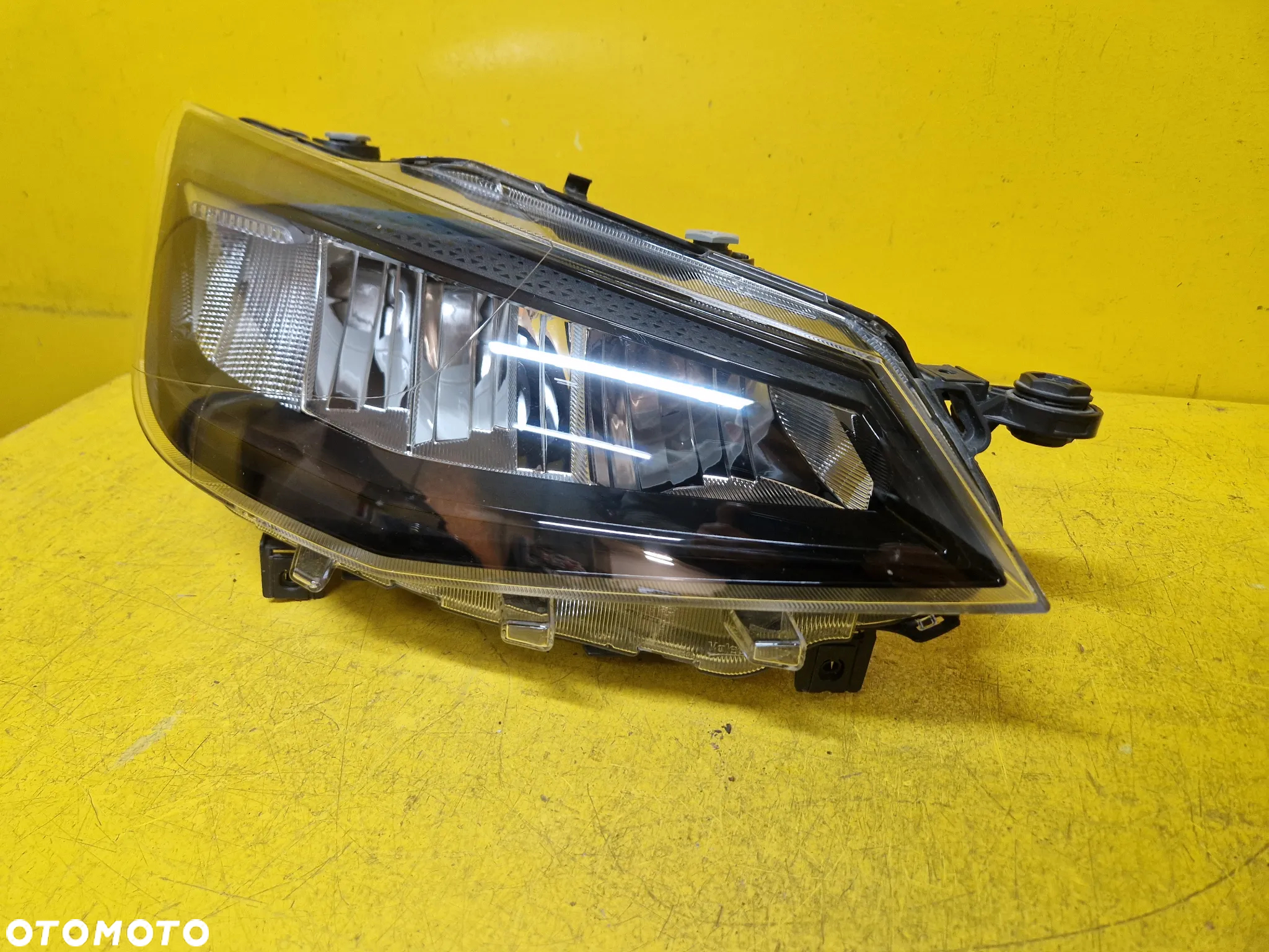 SEAT IBIZA V LIFT 21- LAMPA PRAWA PRZOD 6F1941006F - 2