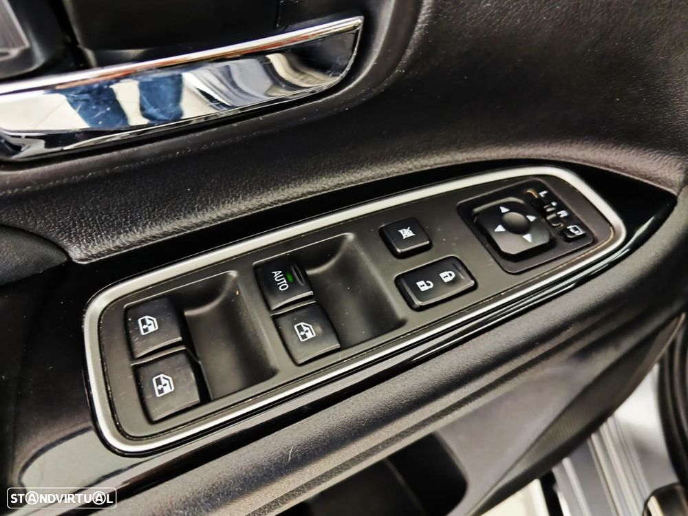 Mitsubishi Outlander - 31