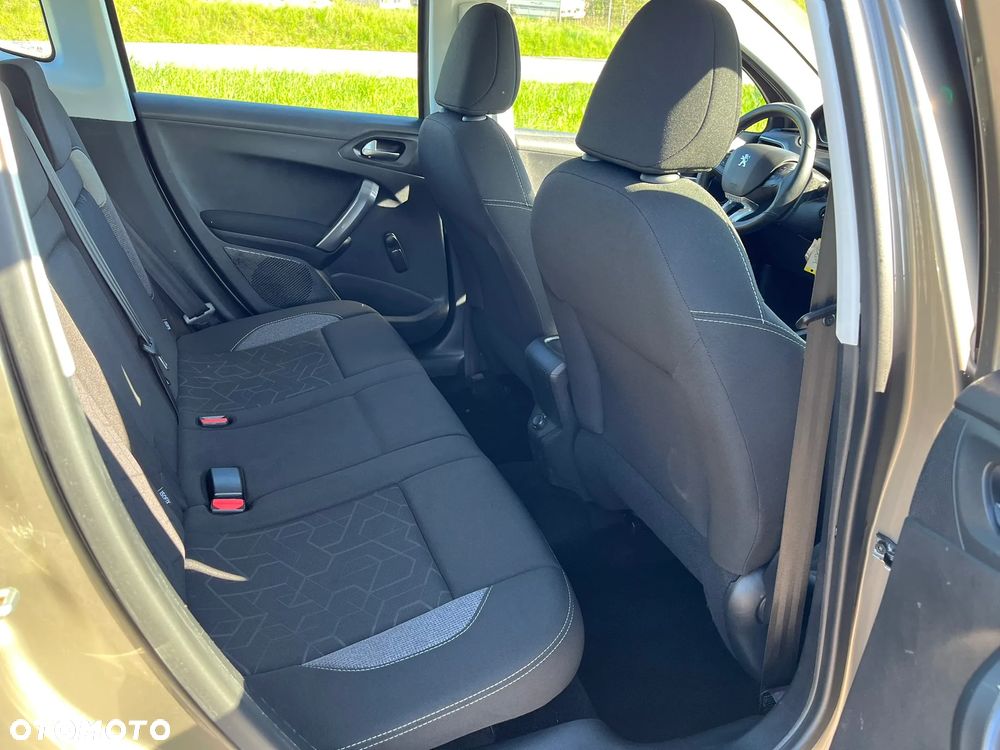 Peugeot 2008 1.2 Pure Tech GPF Style S&S EAT6 - 14