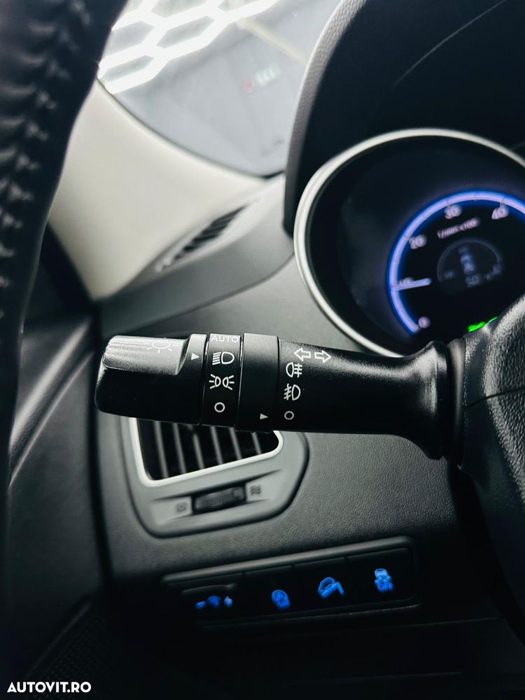 Hyundai ix35 1.7 CRDI 2WD blue Finale Gold - 29