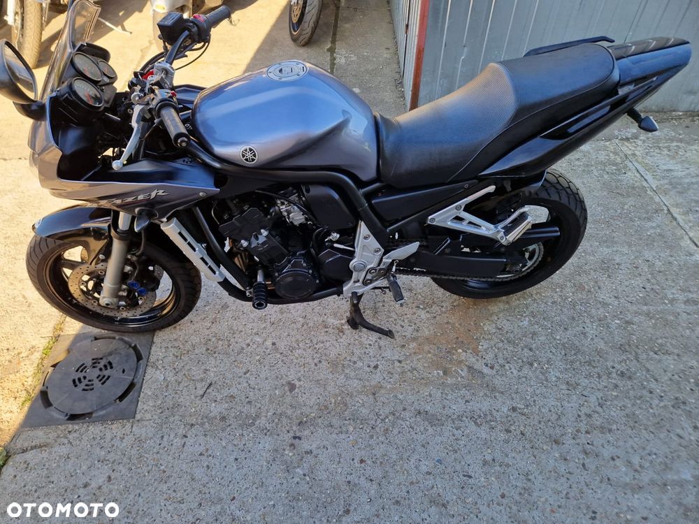 Yamaha FZS - 6
