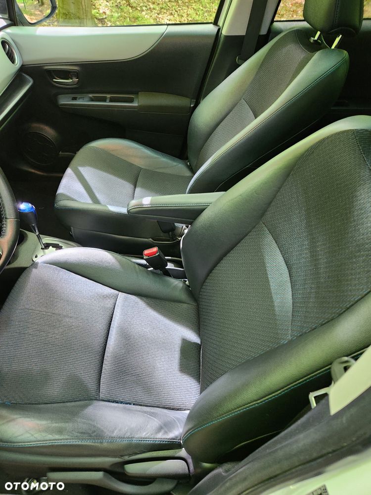 Toyota Yaris Hybrid 100 Premium - 27