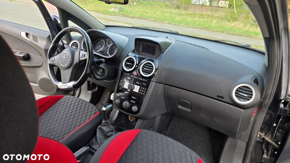 Opel Corsa 1.6T GSI - 32