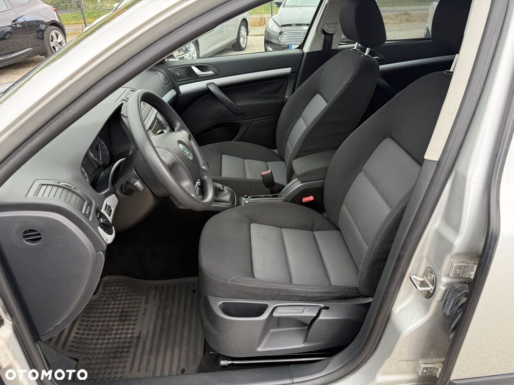 Skoda Octavia 1.6 Combi Ambiente - 15