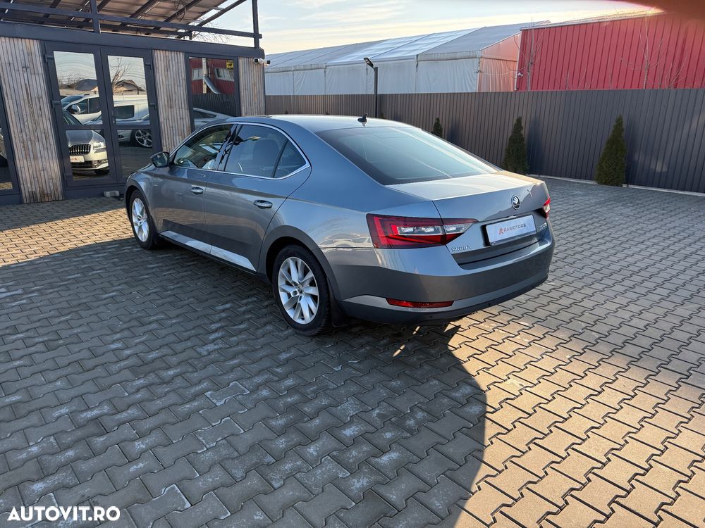 Skoda Superb 2.0 TDI DSG Active - 10