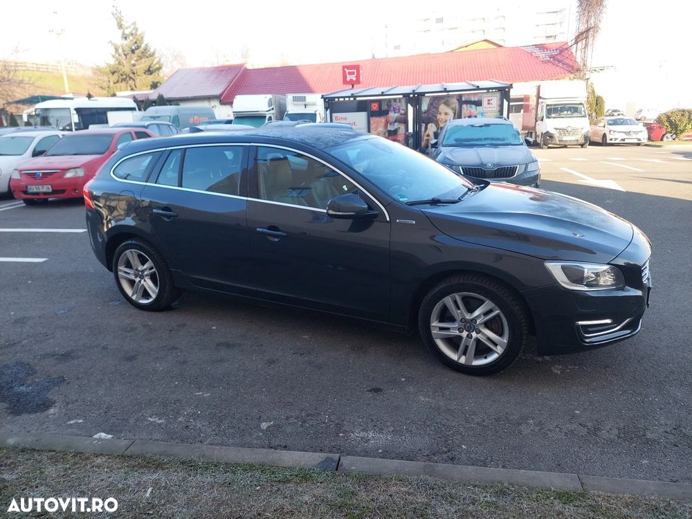 Volvo V60 D6 Plug-In-Hybrid AWD Geartronic Summum - 3