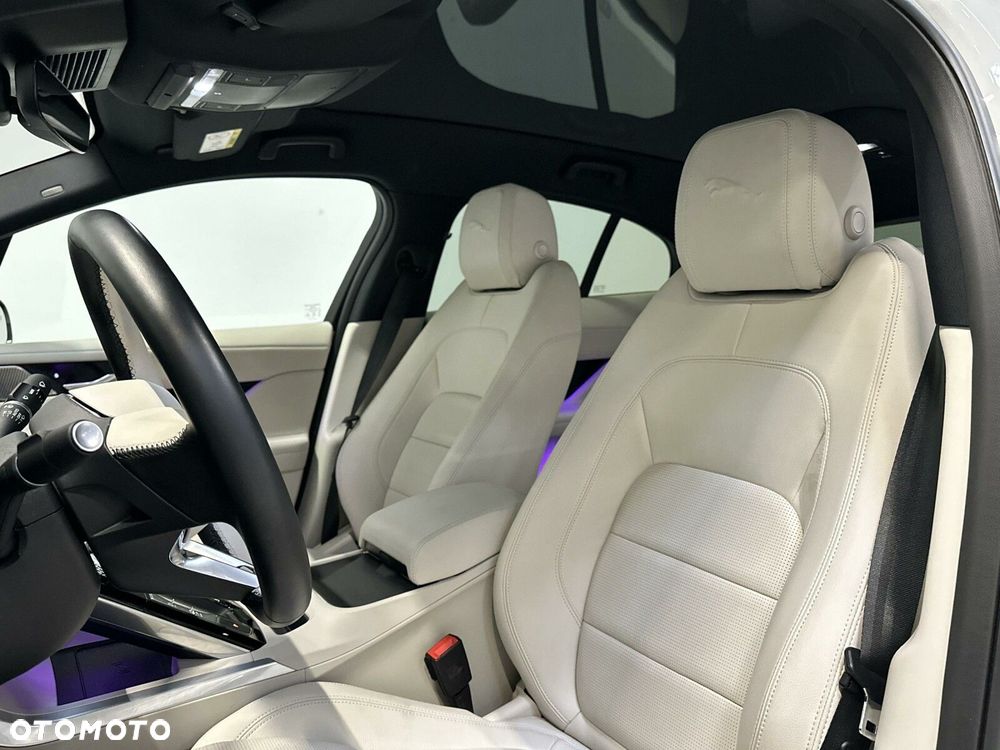Jaguar I-Pace - 12