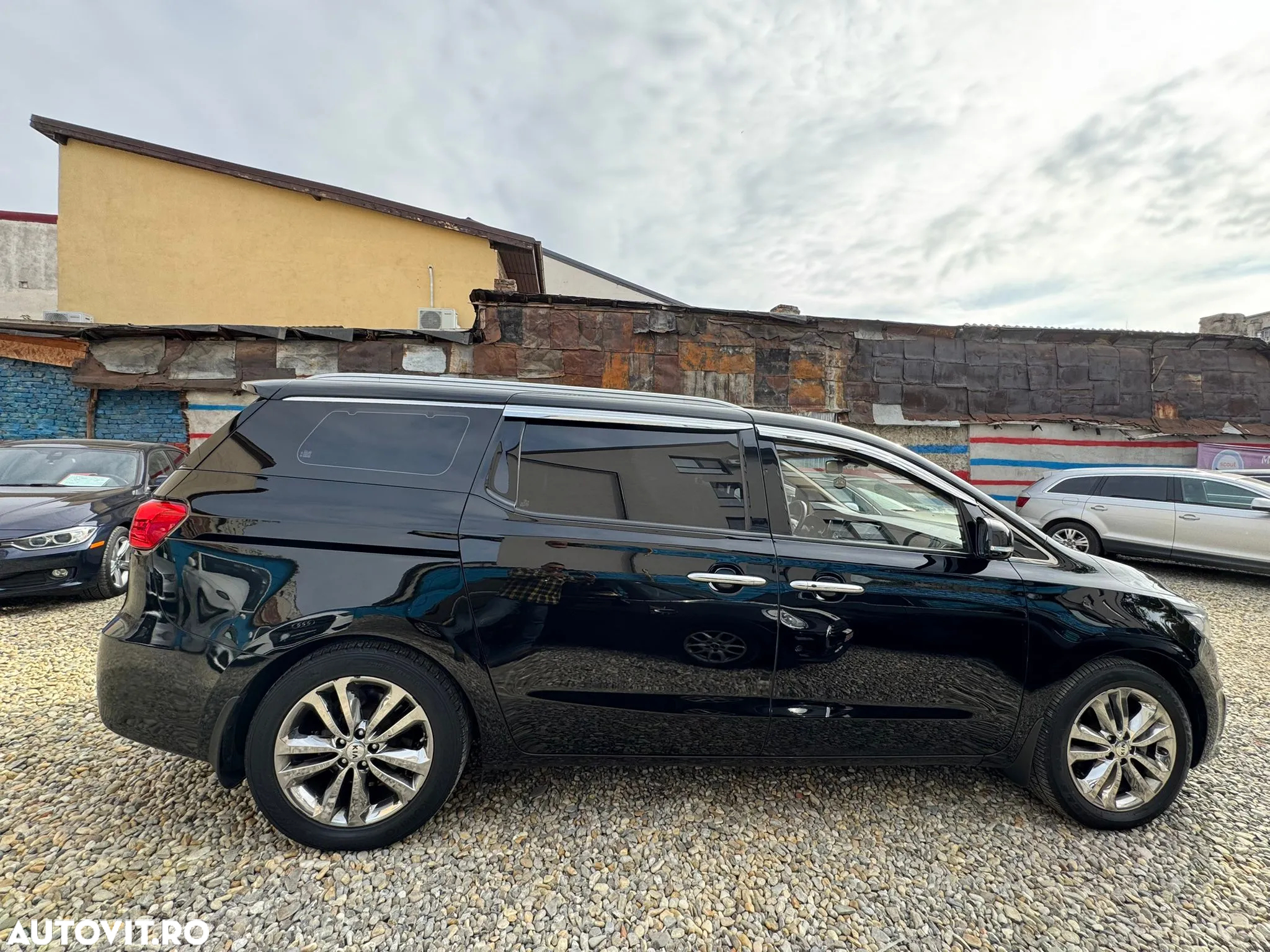 Kia Carnival - 14
