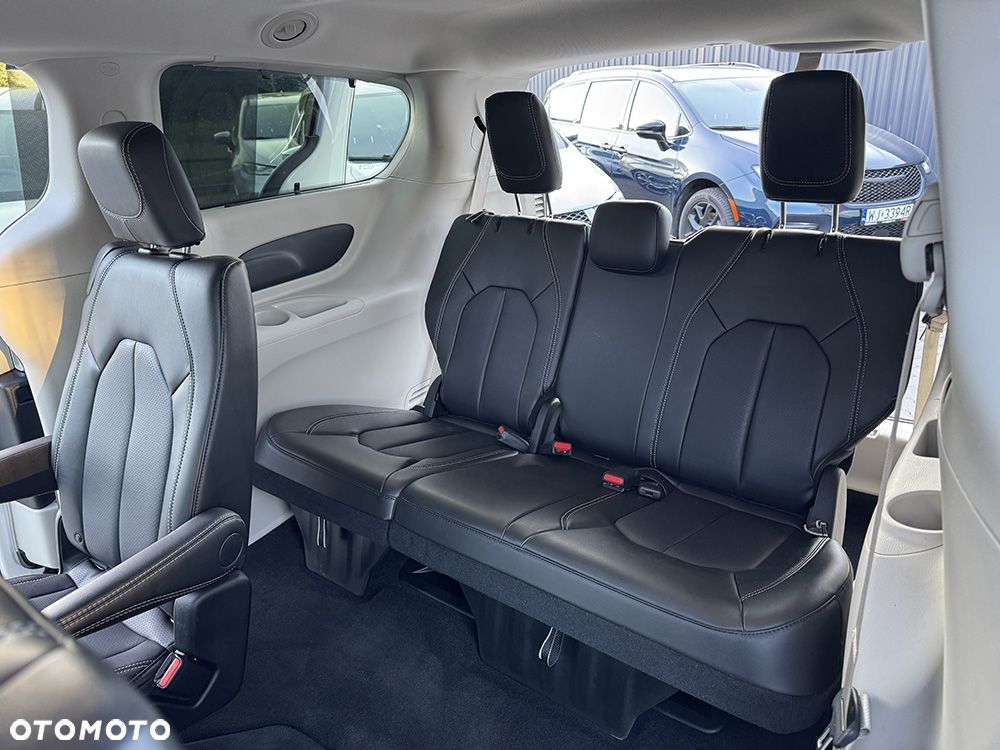 Chrysler Pacifica - 25
