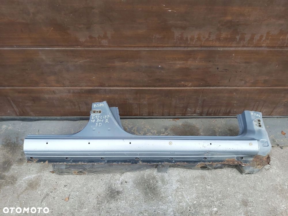 Toyota Corolla E12 5d próg prawy bok poszycie progu - 1