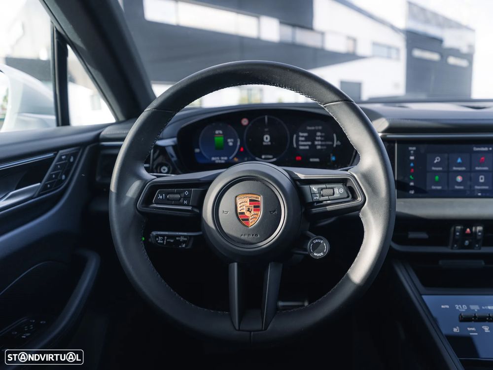 Porsche Macan Electric - 18
