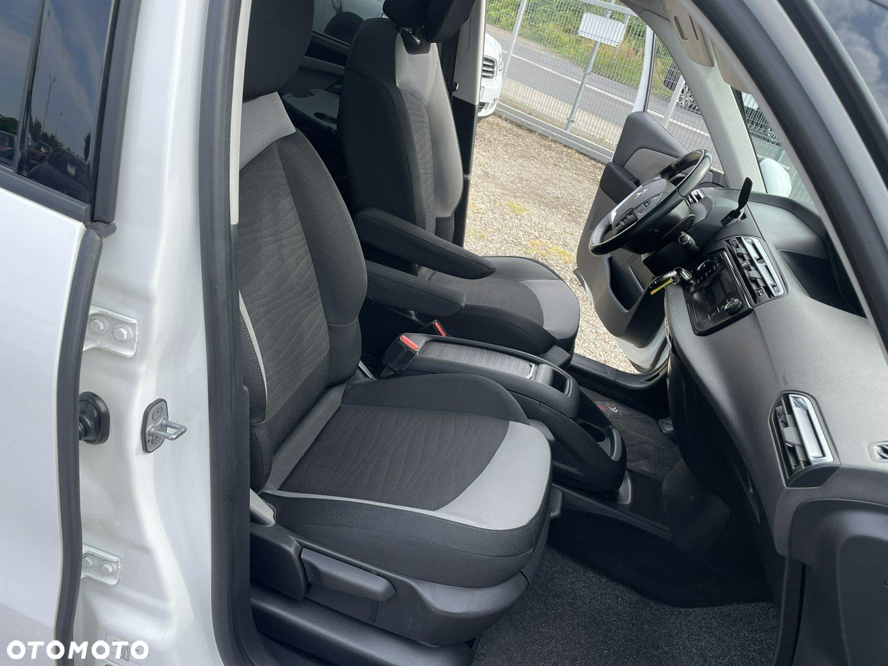 Citroën C4 Grand Picasso BlueHDi 120 EAT6 Business Class - 31