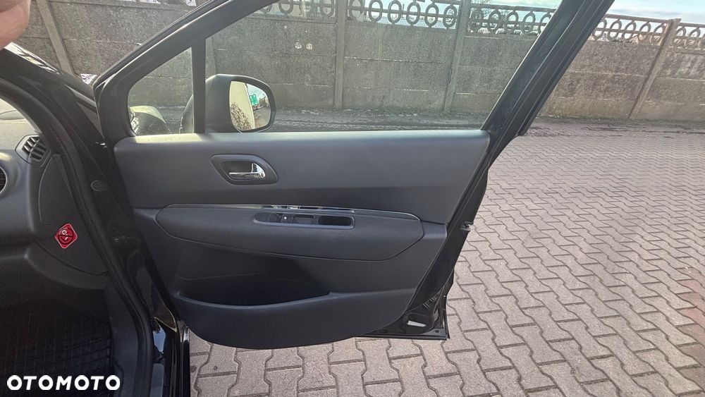 Peugeot 5008 1.6 THP Family 7os - 26