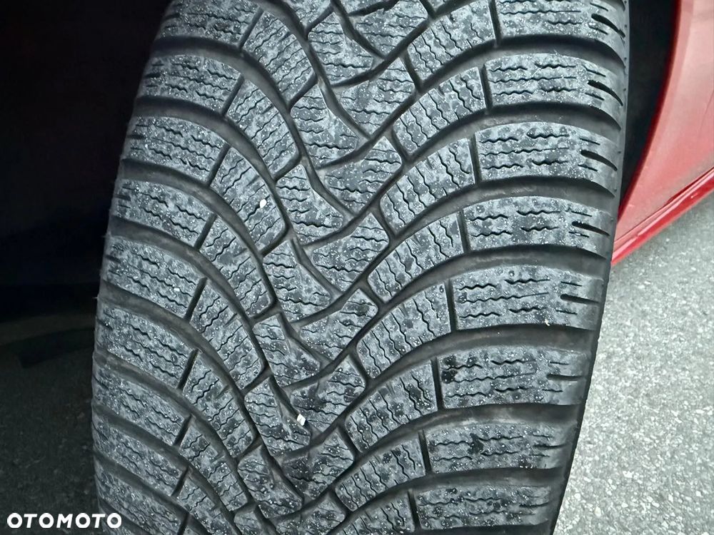 Jaguar XE 2.0 D180 R-Dynamic SE - 36