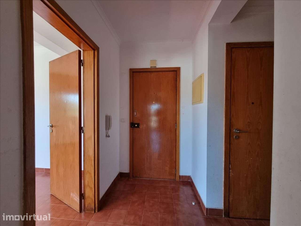 Apartamento T2 com 80 m2, localizado em Alcabideche - Grande imagem: 2/22