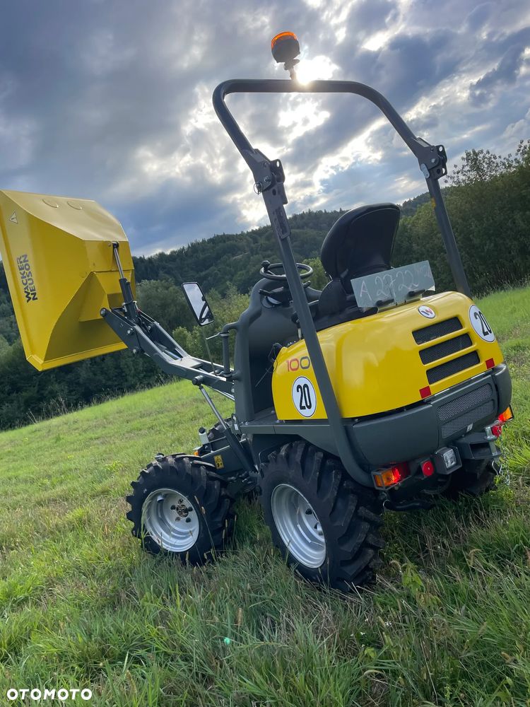 Wacker Neuson D01 1001 Nowe Wozidło Budowlane Rolnicze 4x4. Ładowność 1 tona. Wysokie podnoszenie+KIPER Wysoki! Maszyna sprowadzona z Norwegii. Jest to nowa maszyna przebieg 4.4 mtg.  Kupione w Norweskim salonie z Ekspozycji sklepowej! Stało tylko na pokaz! Silnik Yanmar 3cyl. Potężna moc a maszyna bardzo mała i zwinna. Szybka wolna jazda. Oświetlenie rozbudowane. Wielka Okazja! Jazda Rewers. Hydrostatic! Wielka Okazja - 26