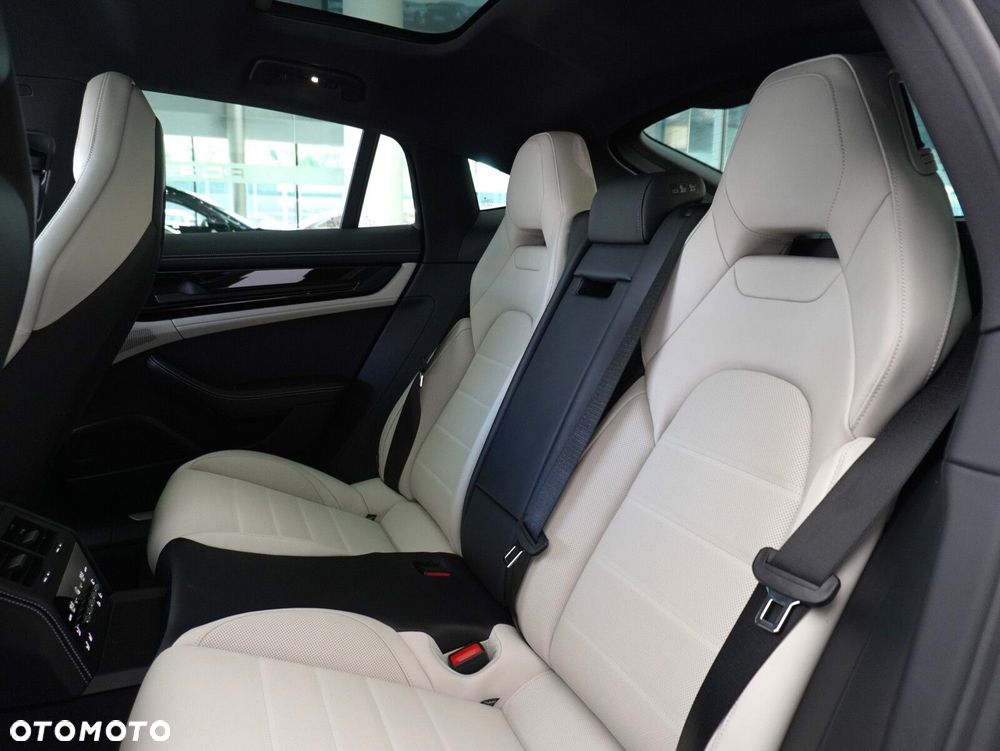Porsche Panamera 4S E-Hybrid PHEV - 35