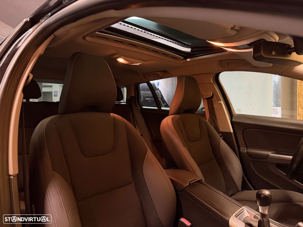 Volvo V60 1.6 D2 Drive Momentum Start/Stop - 11