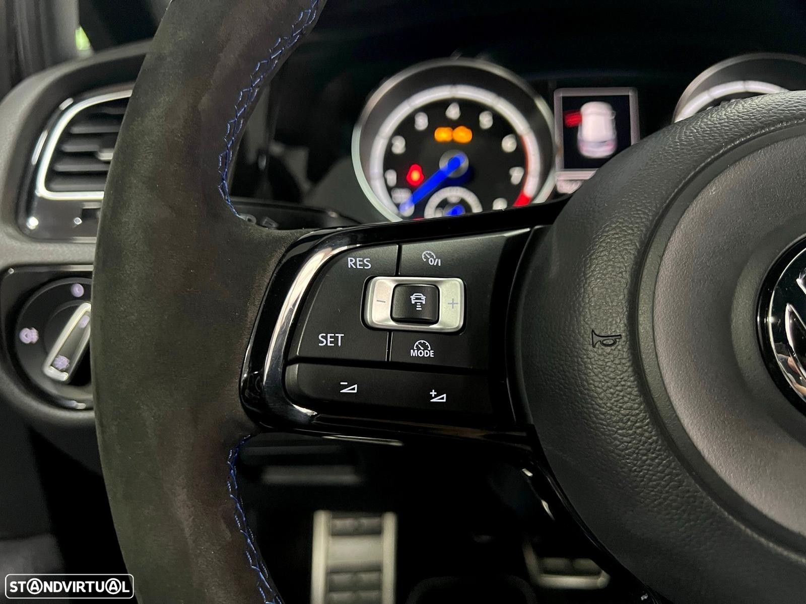 VW Golf 2.0 TSI R DSG - 33