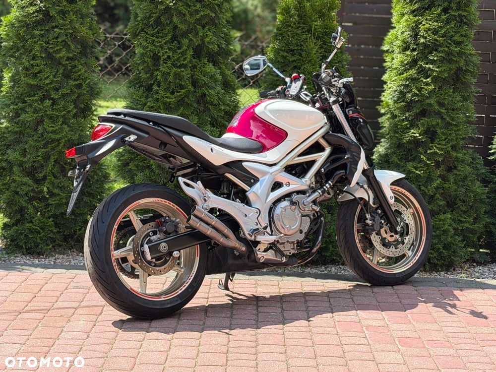 Suzuki Gladius - 4
