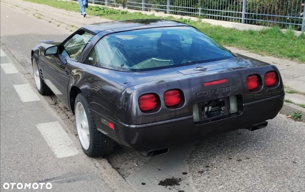 Chevrolet Corvette - 9