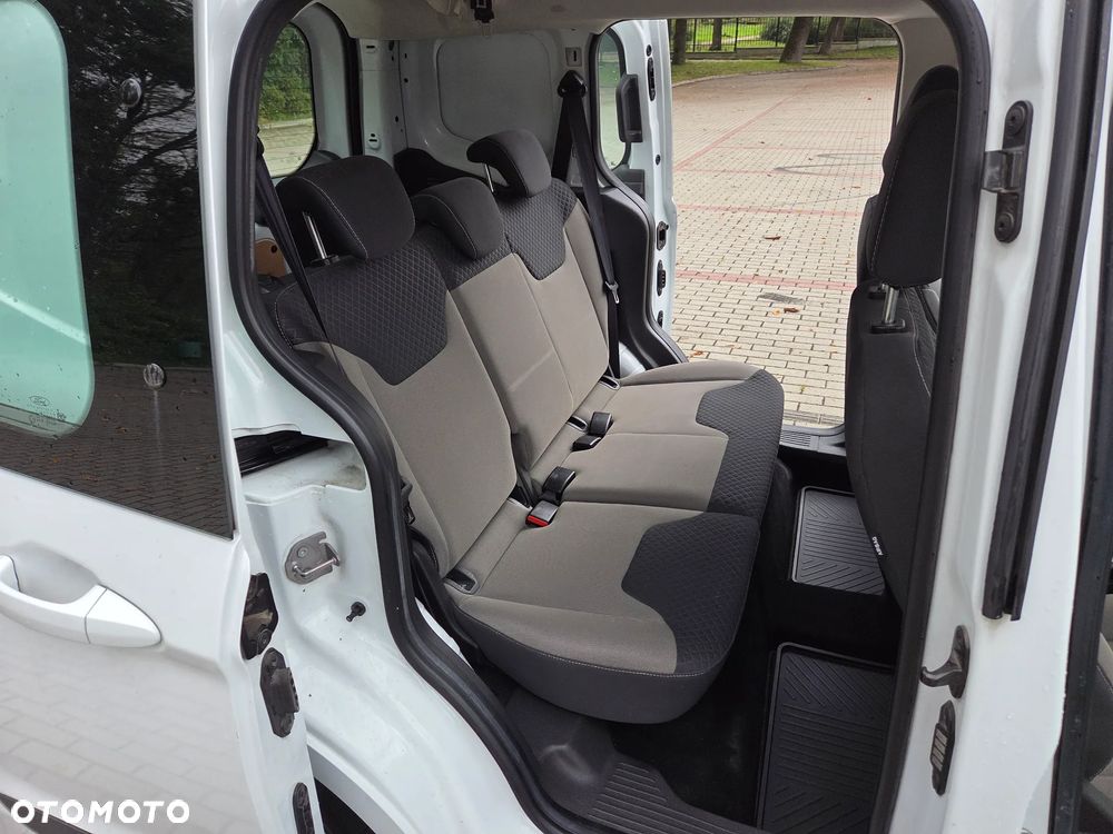 Ford Transit Courier - 21