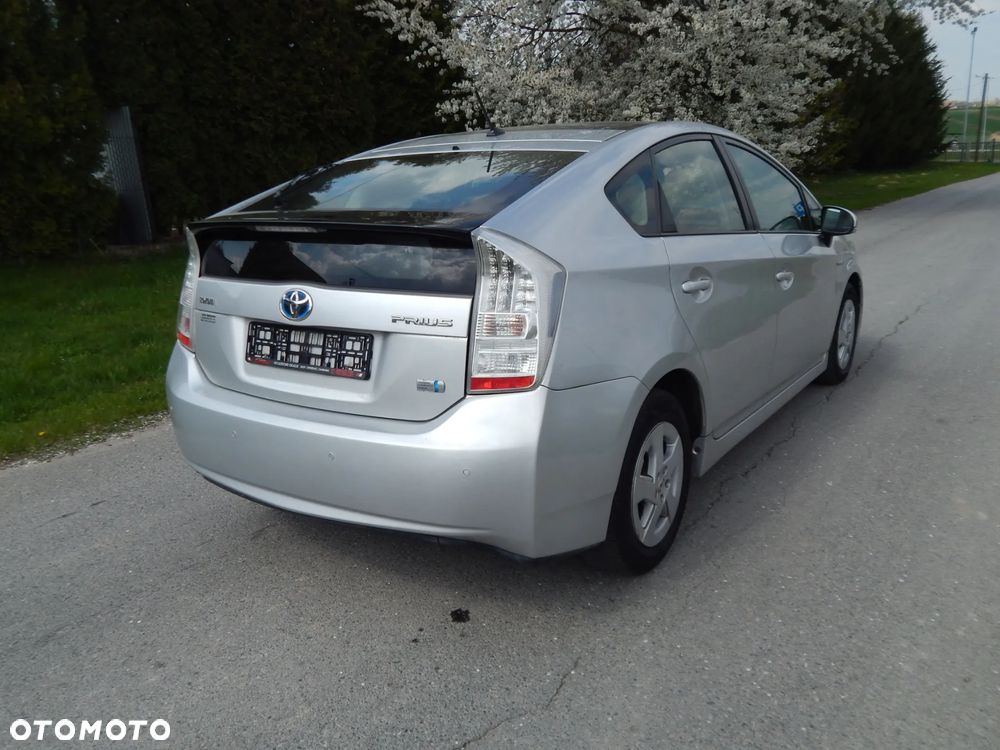 Toyota Prius (Hybrid) - 7
