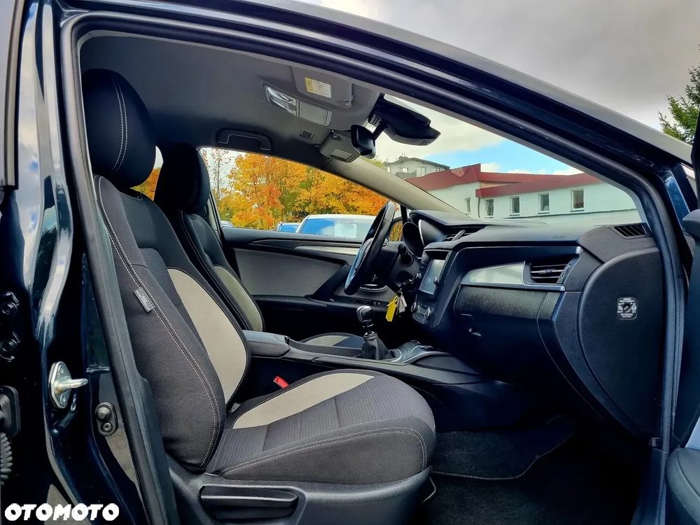 Toyota Avensis 2.0 D-4D Premium - 11