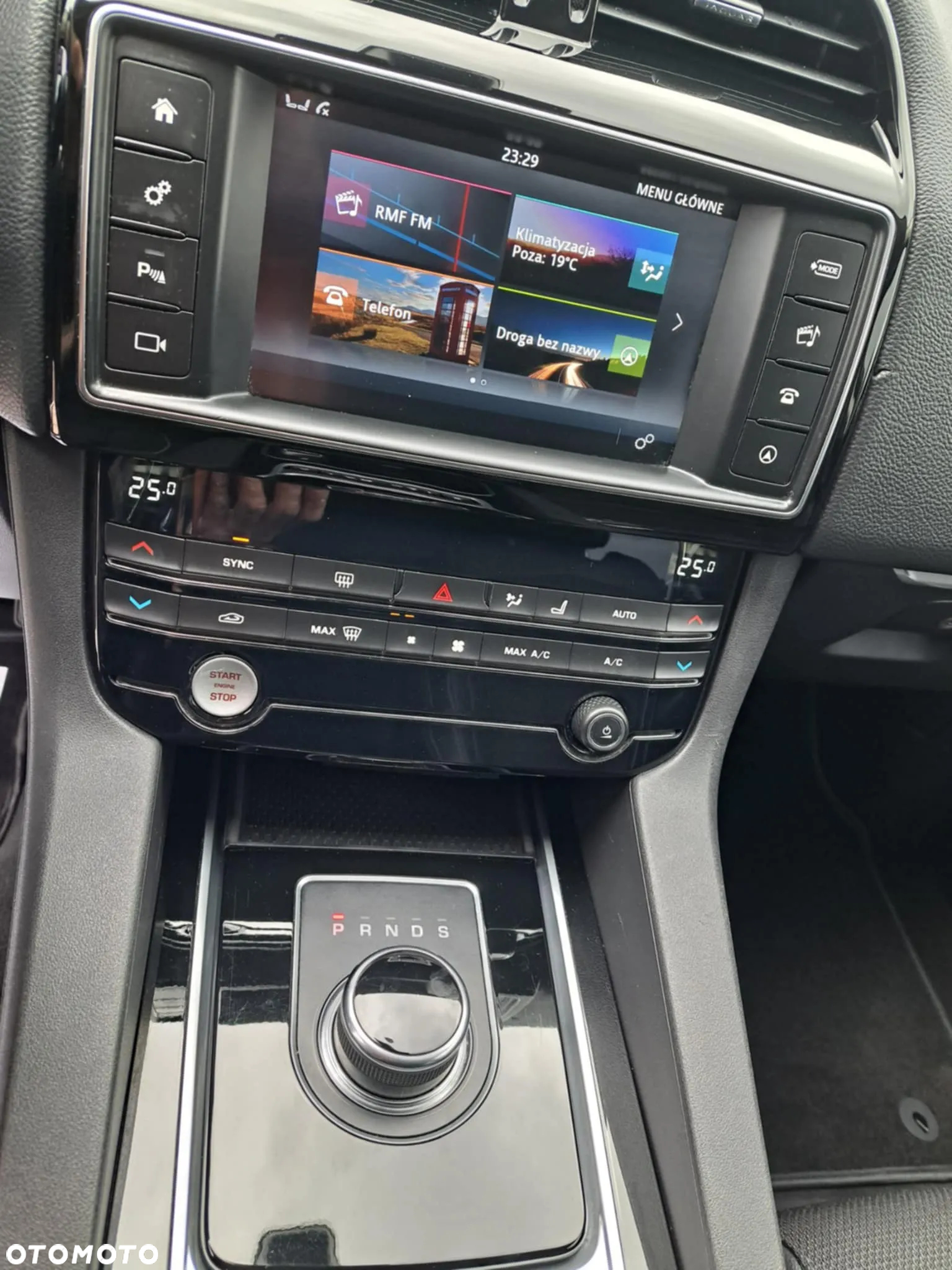 Jaguar F-Pace 20d AWD R-Sport - 13