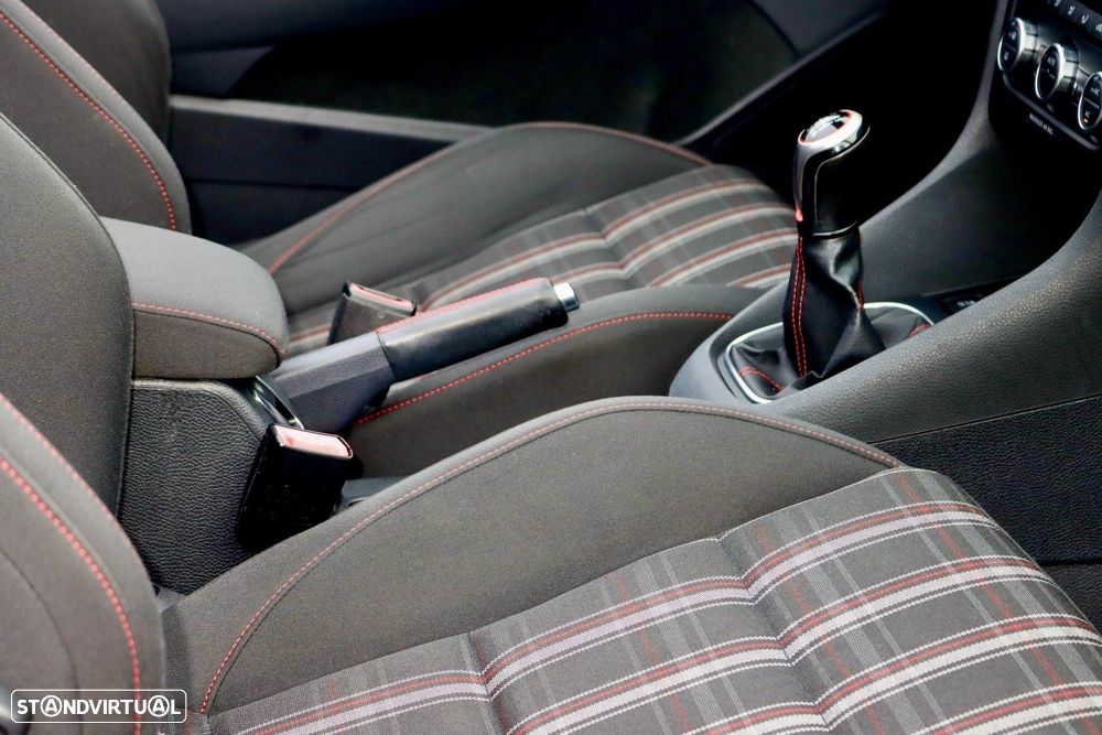 VW Golf Cabriolet 2.0 TSI GTI - 18