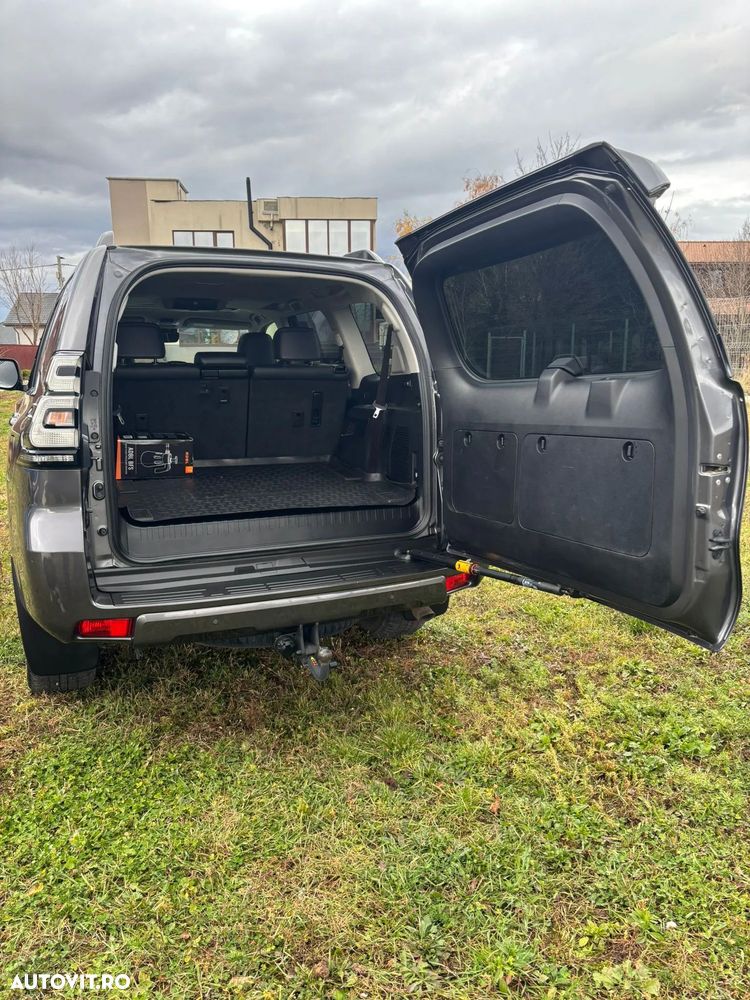 Toyota Land Cruiser - 7