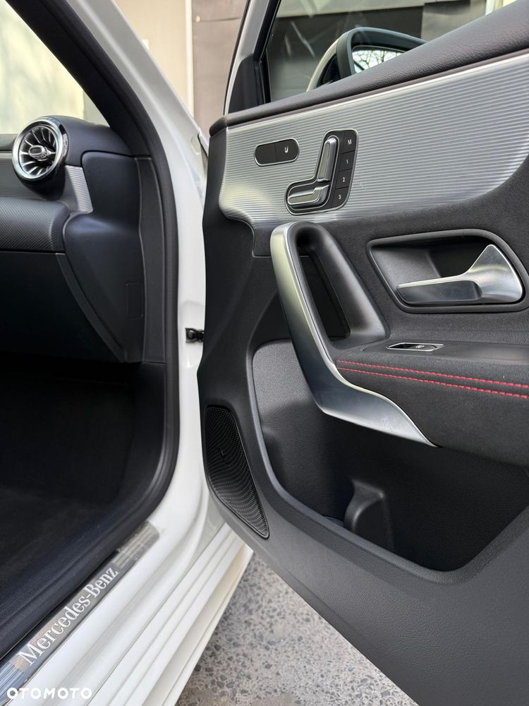Mercedes-Benz Klasa A 220 4-Matic AMG Line 7G-DCT - 20