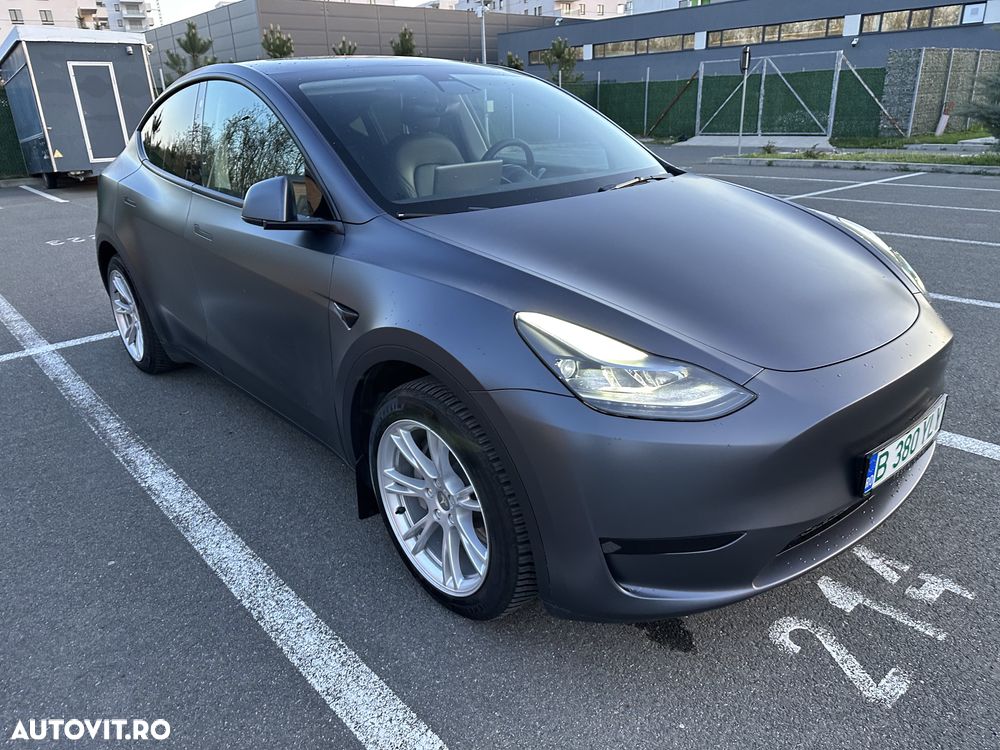 Tesla Model Y - 5