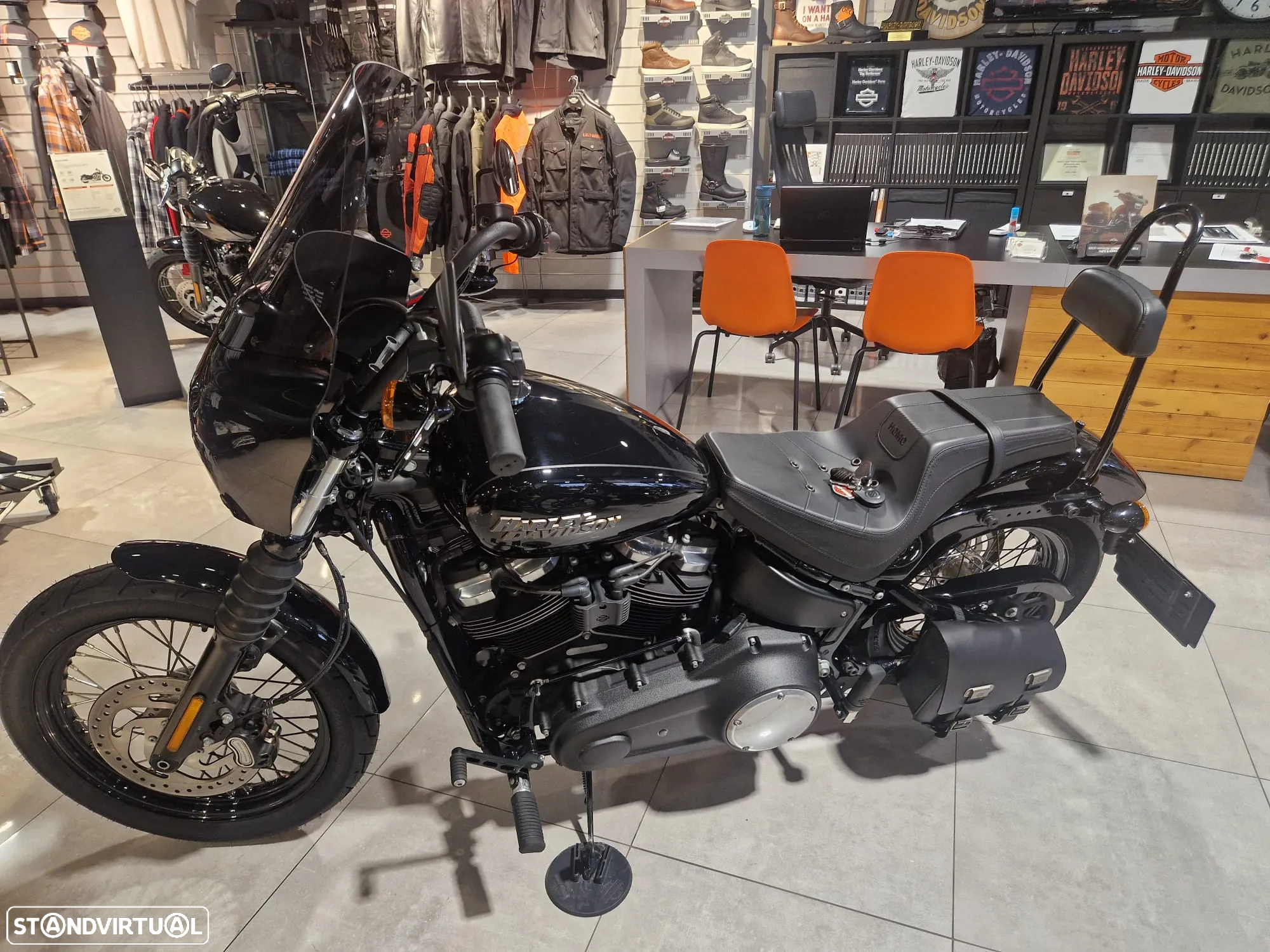 Harley-Davidson Softail STREET BOB 107 - 2