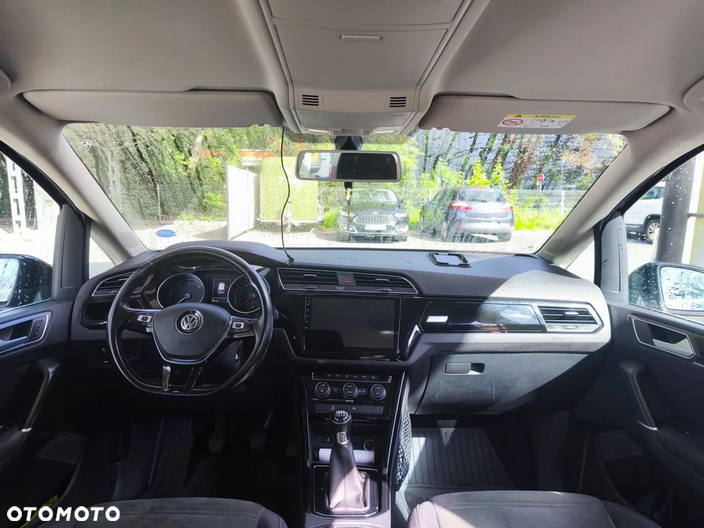 Volkswagen Touran 2.0 TDI SCR Highline - 27