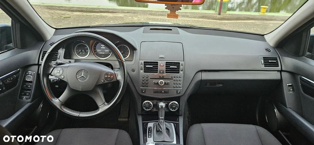 Mercedes-Benz Klasa C 180 CGI Automatik BlueEFFICIENCY - 16