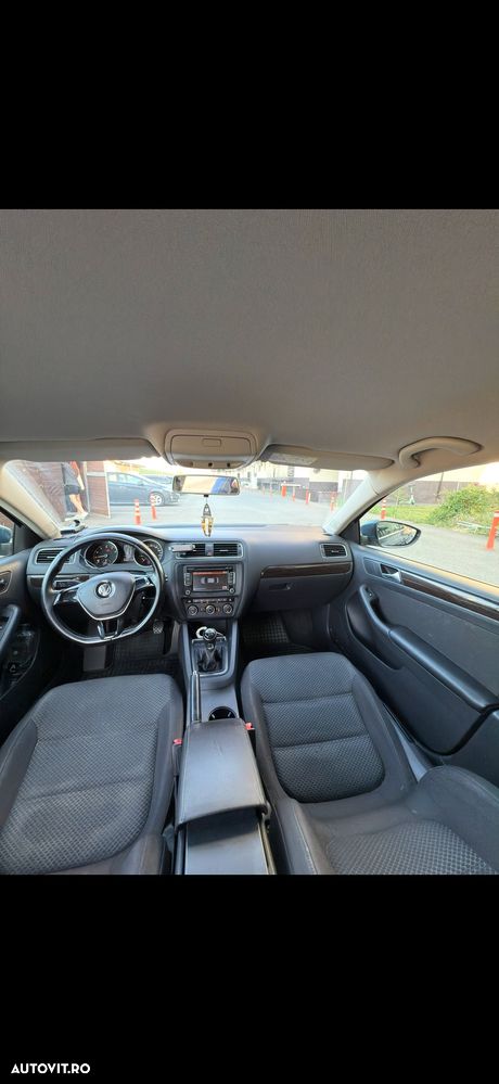 Volkswagen Jetta - 5