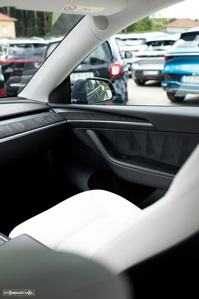 Tesla Model Y Long Range Tração Integral - 32