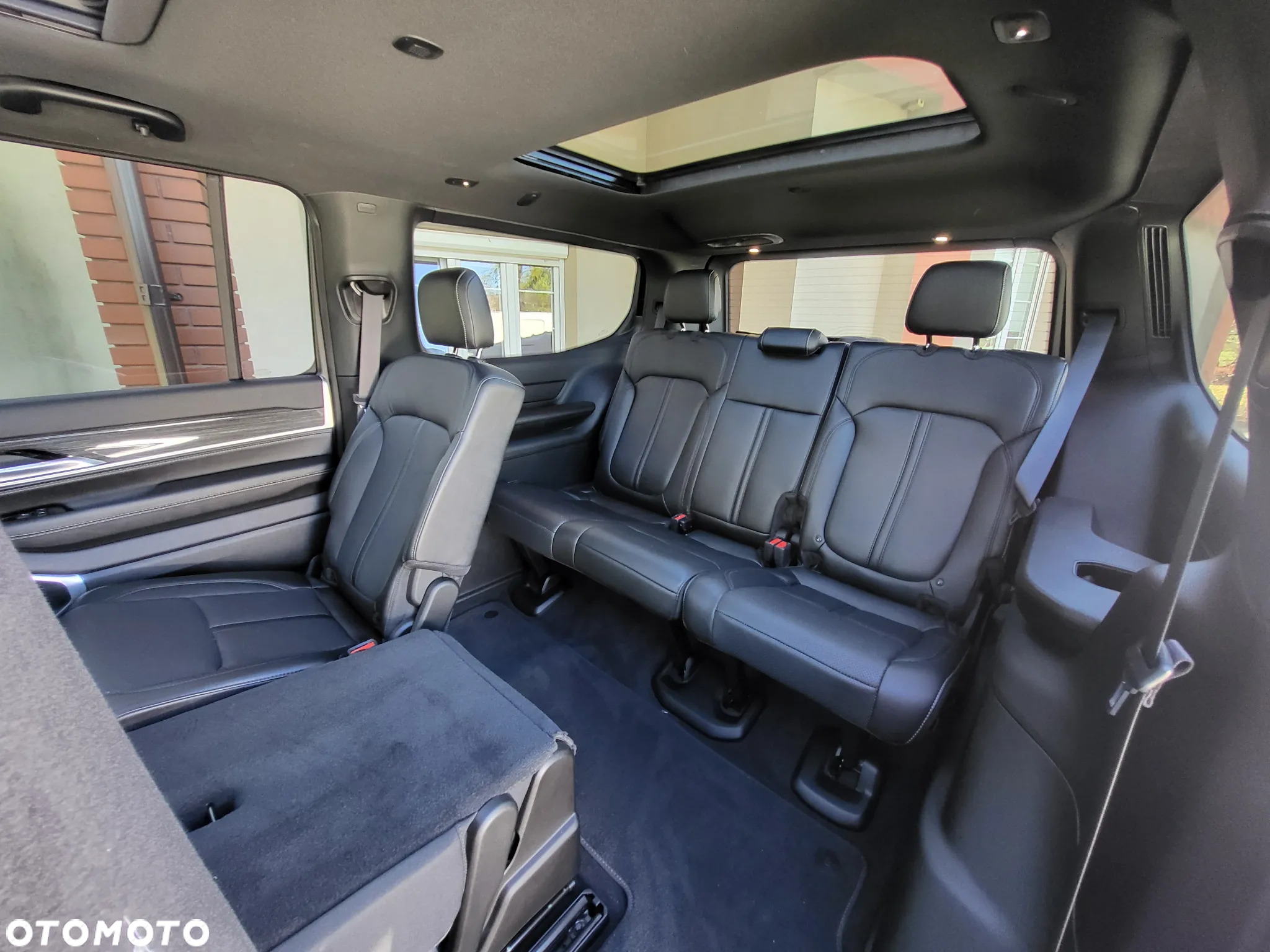 Jeep Wagoneer - 28