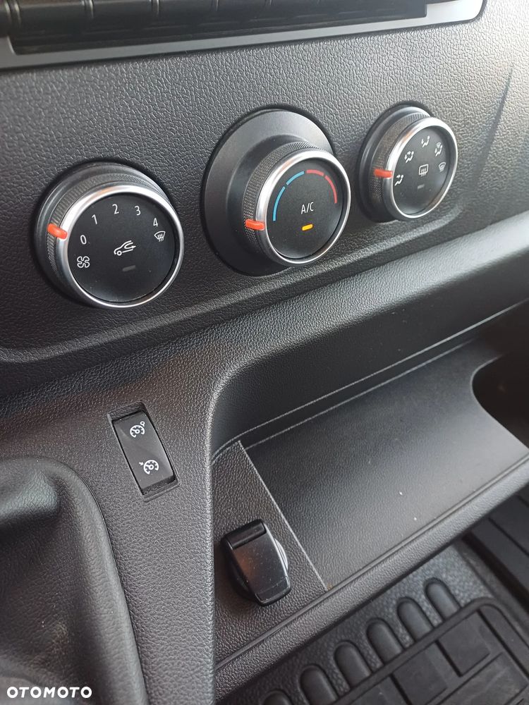 Nissan INTERSTAR - 15