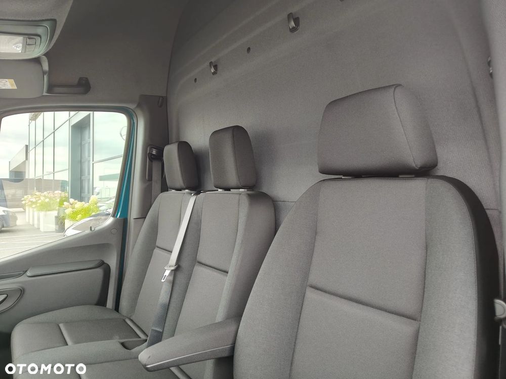 Mercedes-Benz Sprinter - 13