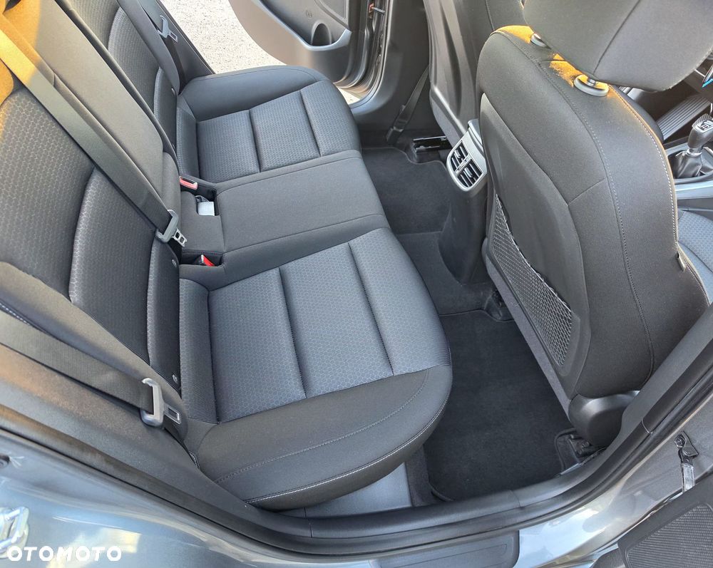 Hyundai Elantra 1.6 Comfort - 17