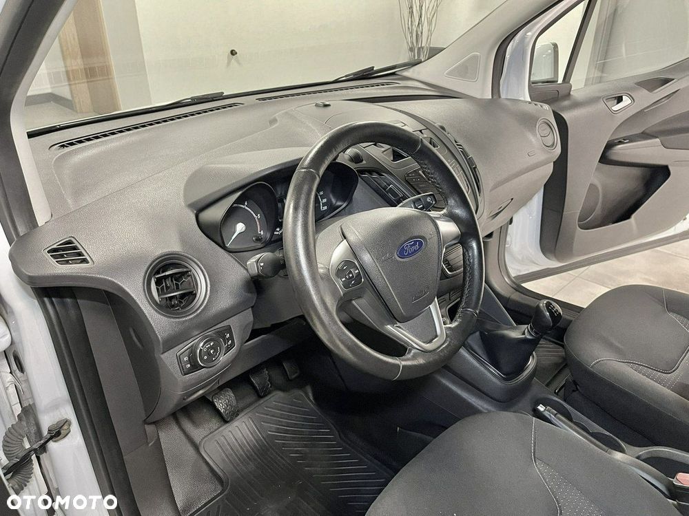 Ford Transit Courier - 14