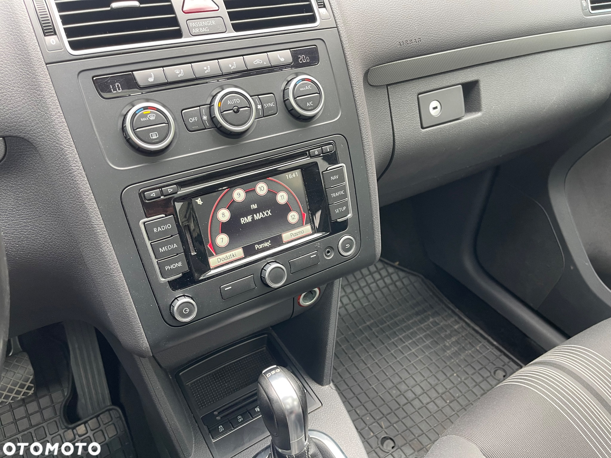 Volkswagen Touran 2.0 TDI DPF Highline DSG - 25
