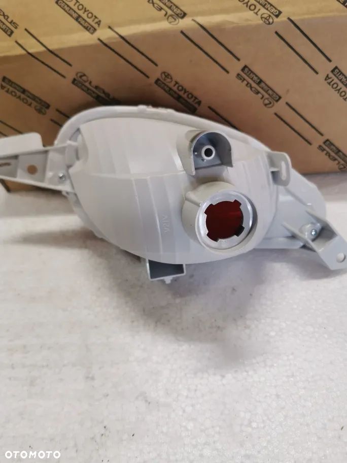 Toyota Yaris III  2017 rok lampa 81591-0D190 - 2